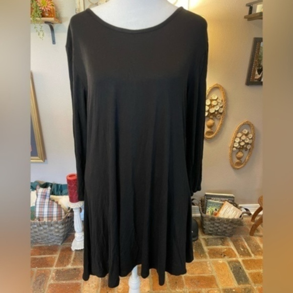 Simply Southern NWT high low long sleeve LBD in rayon blend.